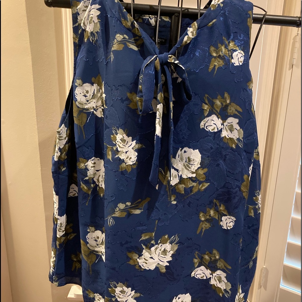 Beautiful blue floral sleeveless blouse